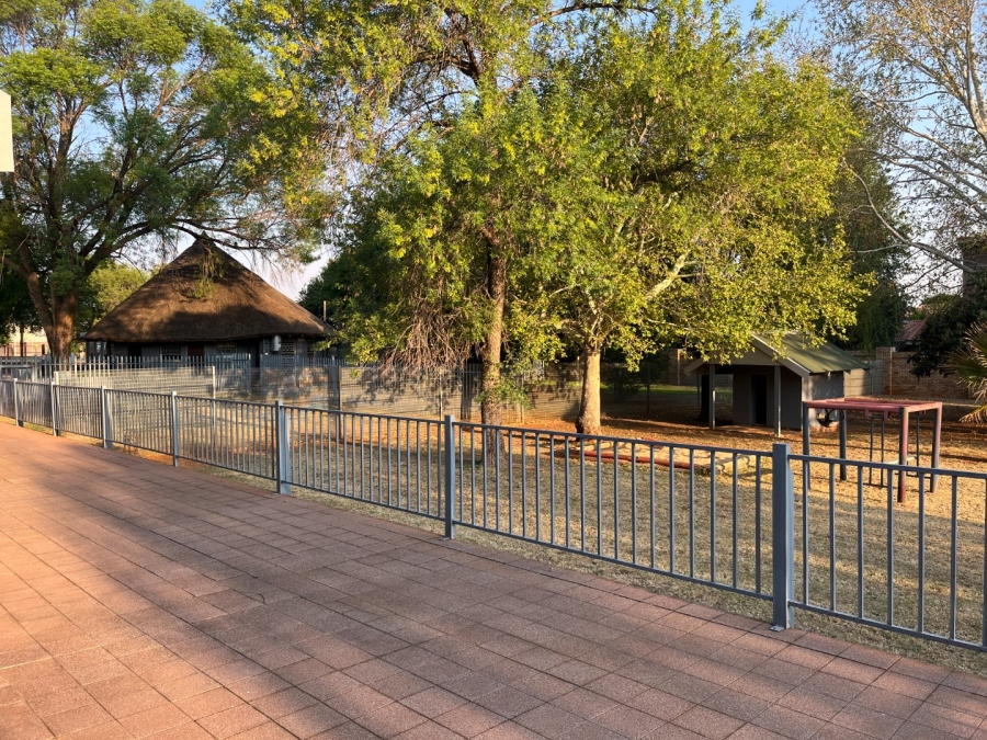 5 Bedroom Property for Sale in Van Der Hoff Park North West